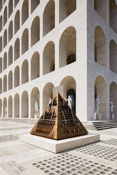 fondazione fendi mostra|Arnaldo Pomodoro con Fendi in mostra al Palazzo della Civiltà.